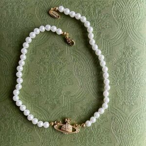 Vivienne Westwood Pearl Necklace Choker in gold colour